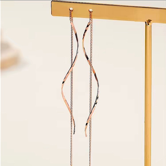 Rose Gold Spiral Threader Twisted Minimalist Earrings - Picture 5 of 6